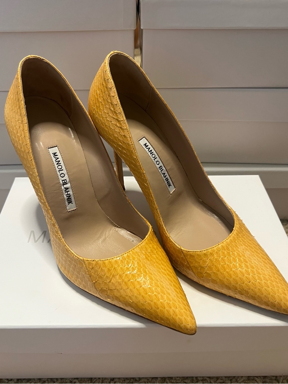 Manolo Blahnik - Yellow Snakeskin Pointed-Toe Stiletto Pumps